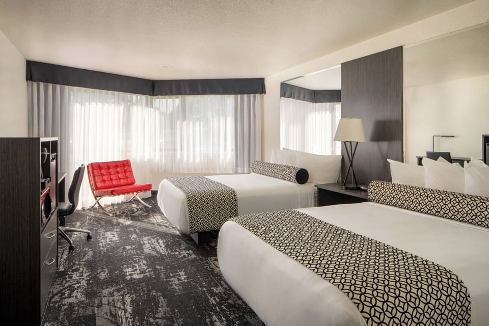 Unit with 2 Queen beds