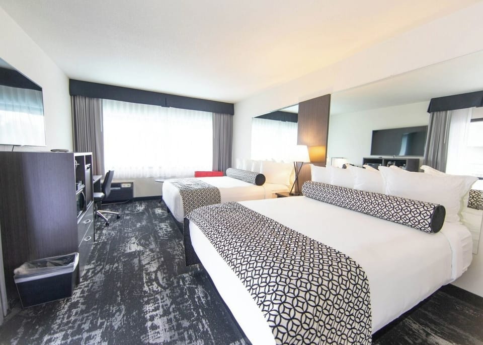 Unit with 2 Queen beds