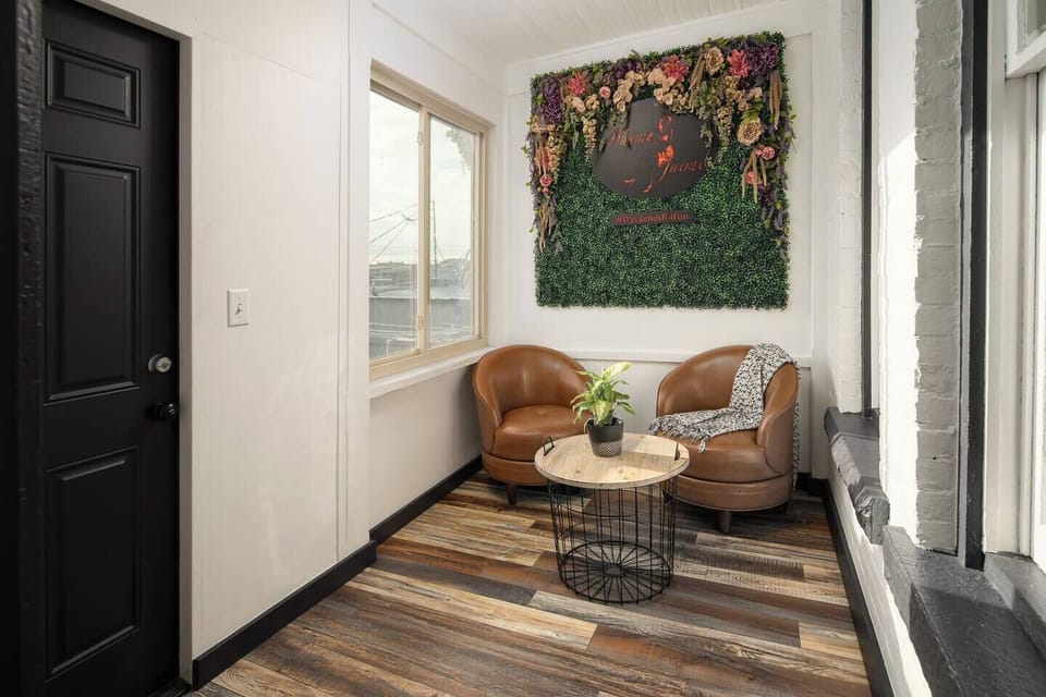 Sitting area in rear