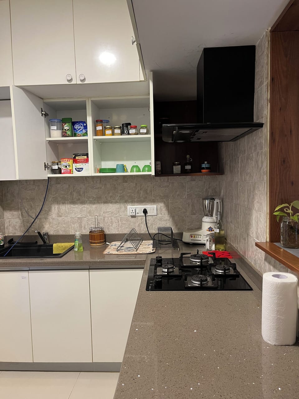 Kitchen with Hob Chimney washing area 