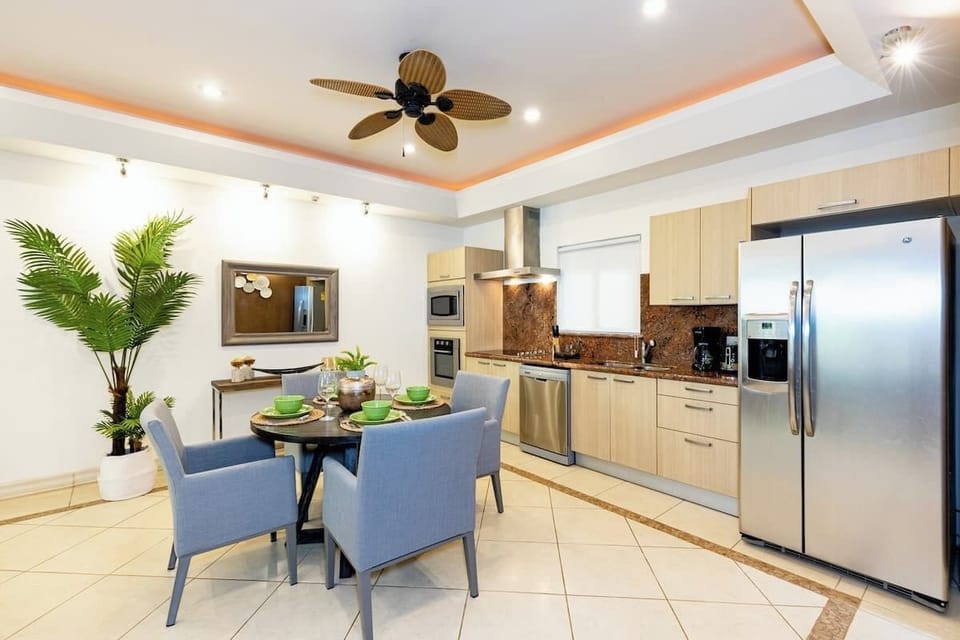 Fully equipped kitchen.