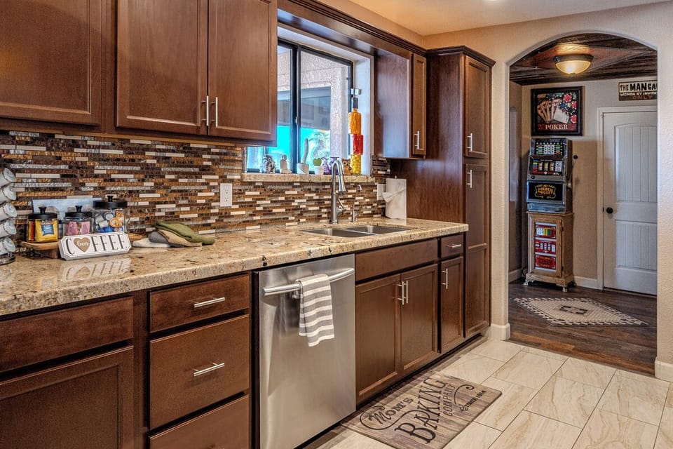 Full Kitchen with all the extras!!!
