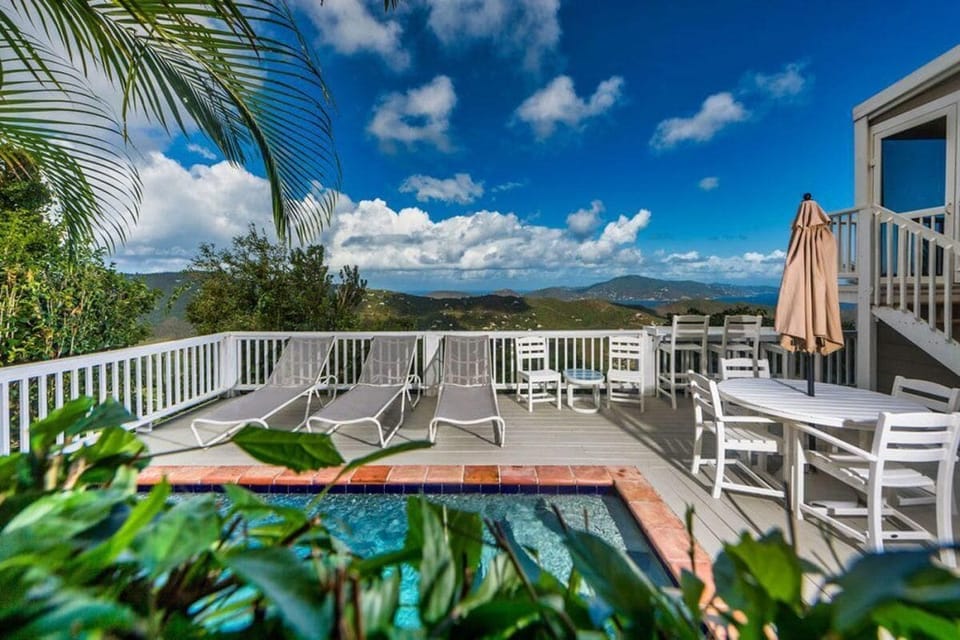 Coconut hill cottage pool deck