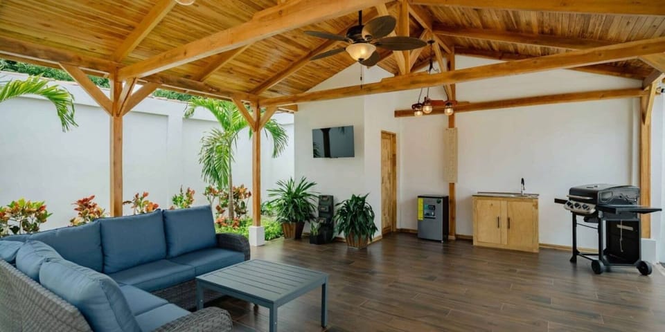 The roofed rancho by the pool offers a mini-fridge, BBQ, half bathroom, and comfy sofa. It's perfect for relaxing in the shade, cooking lunch, reading, or napping—an ideal spot for unwinding and enjoying the outdoor space
