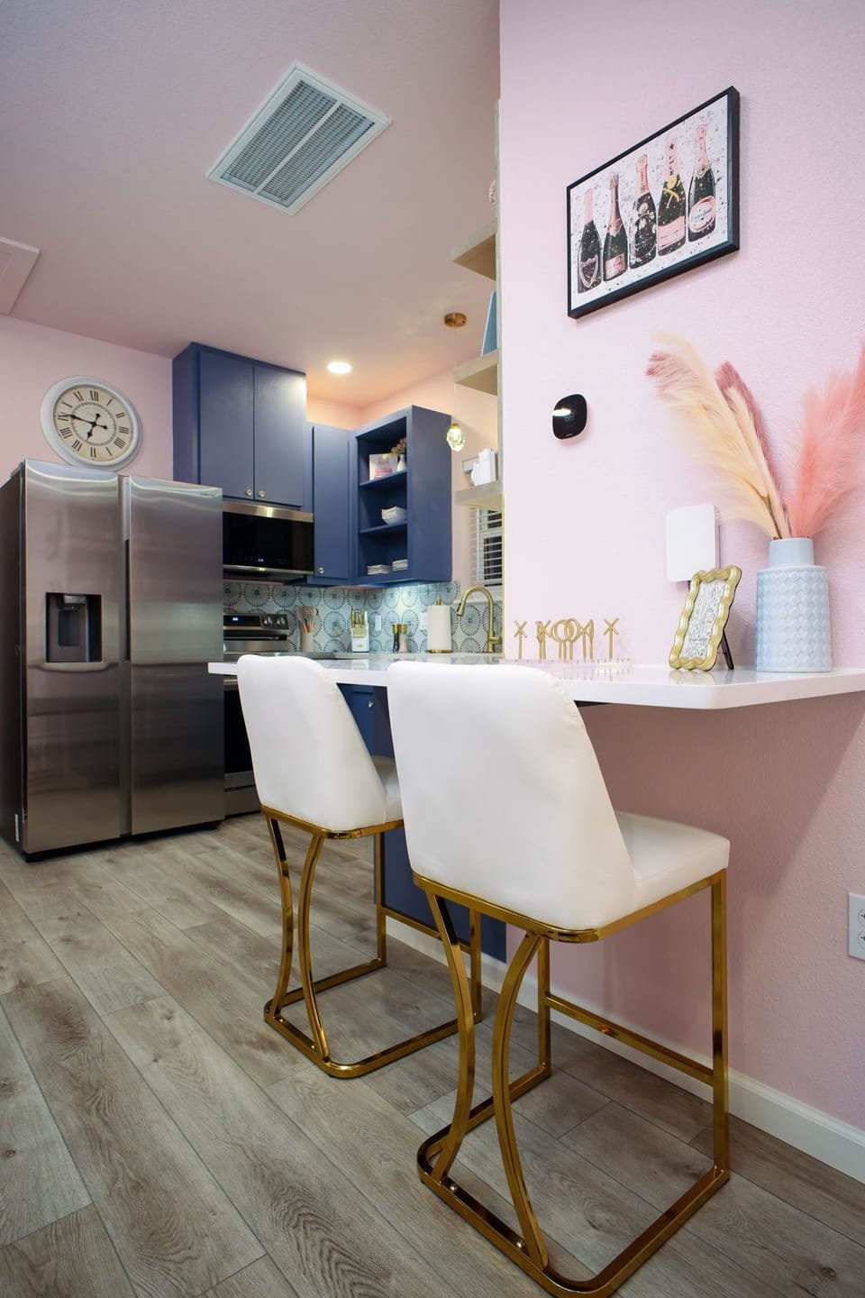 Whether you're savoring a quiet morning coffee or catching up on a little work, the counter bar at Blushing Belle is the perfect spot. Cozy, chic, and designed for both productivity and relaxation, because every moment here should feel effortless.