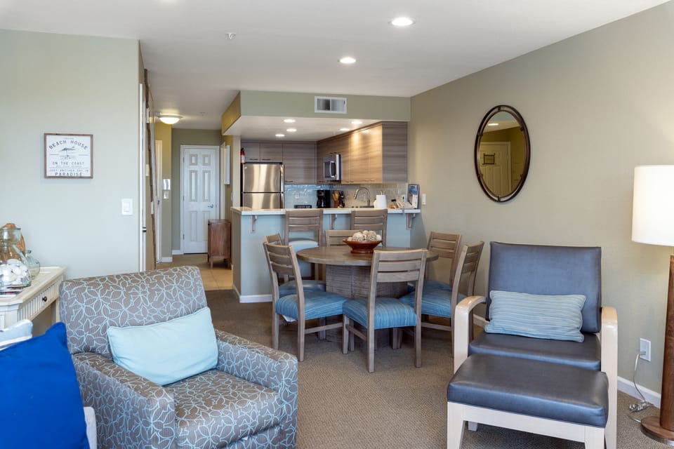 Dining Area to Kitchen View 