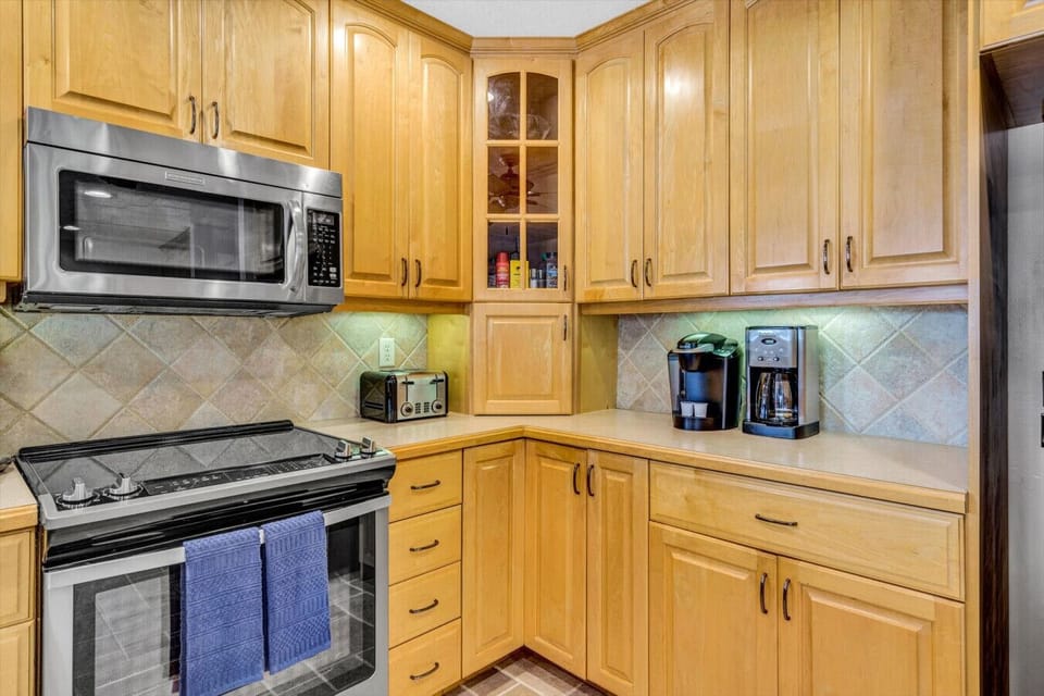 Modern appliances with both a keurig & drip coffee maker