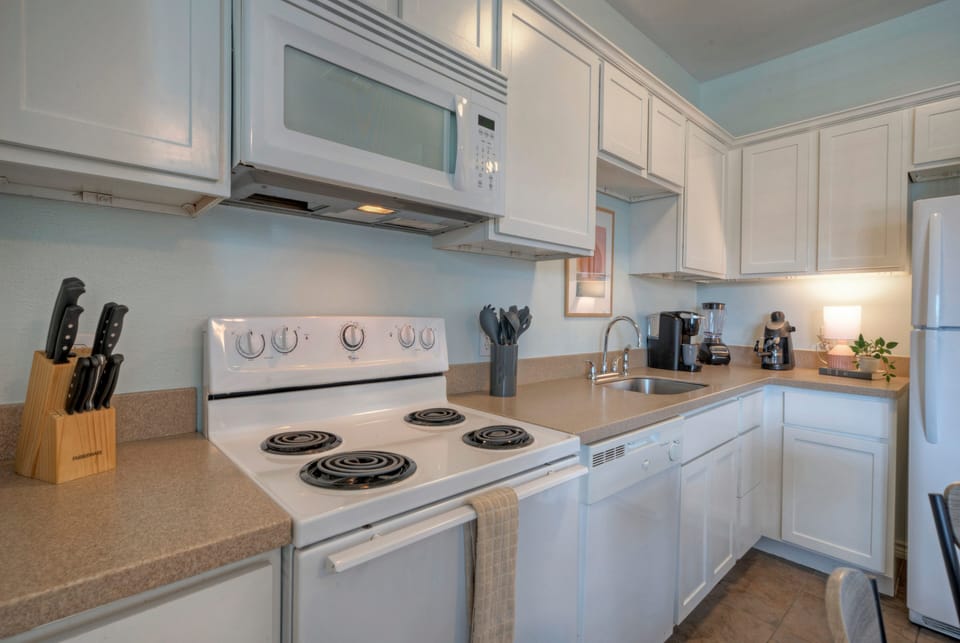 Fully equipped kitchen.