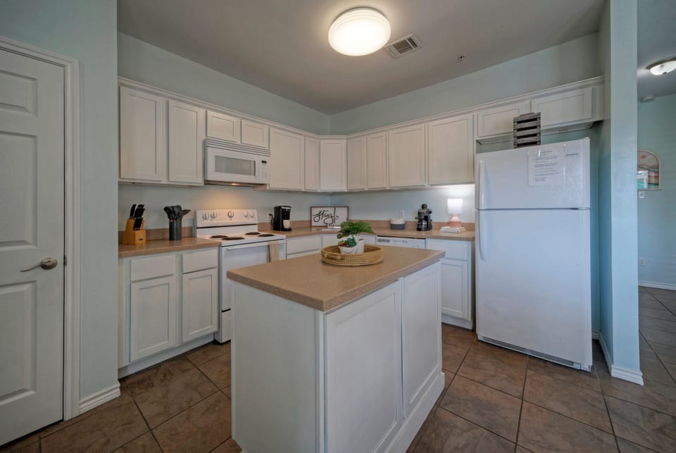 Fully equipped kitchen.