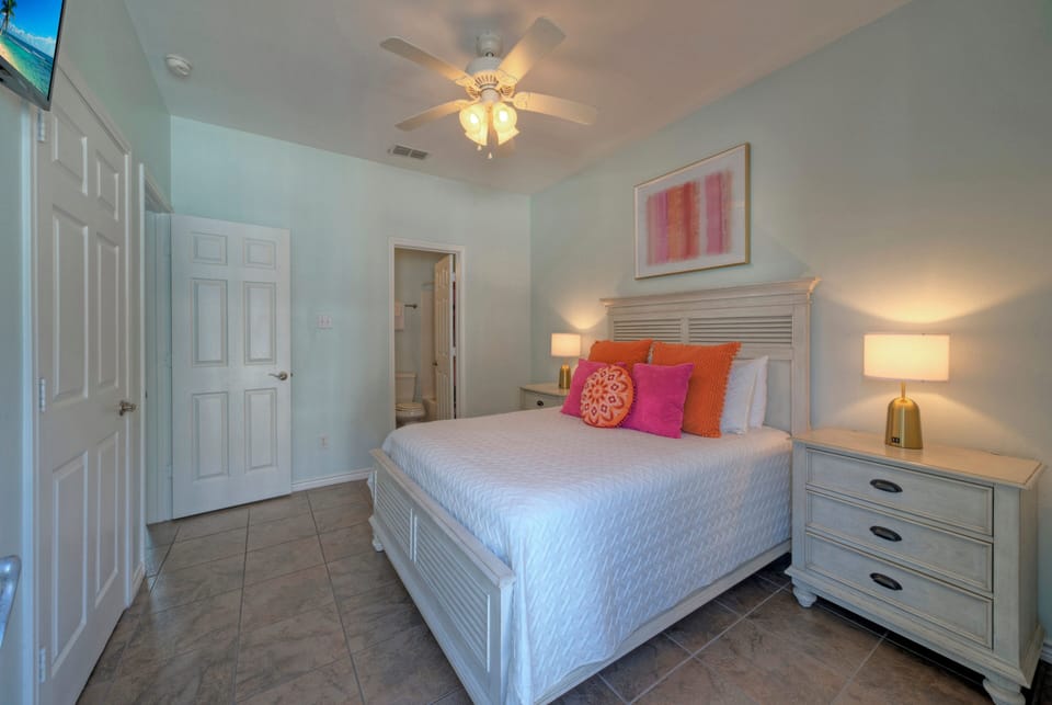 Bedroom 2's ensuite.