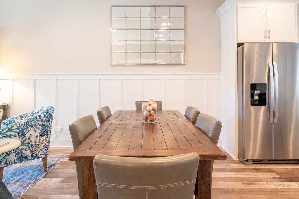 Traditional Dining Table Seats 6