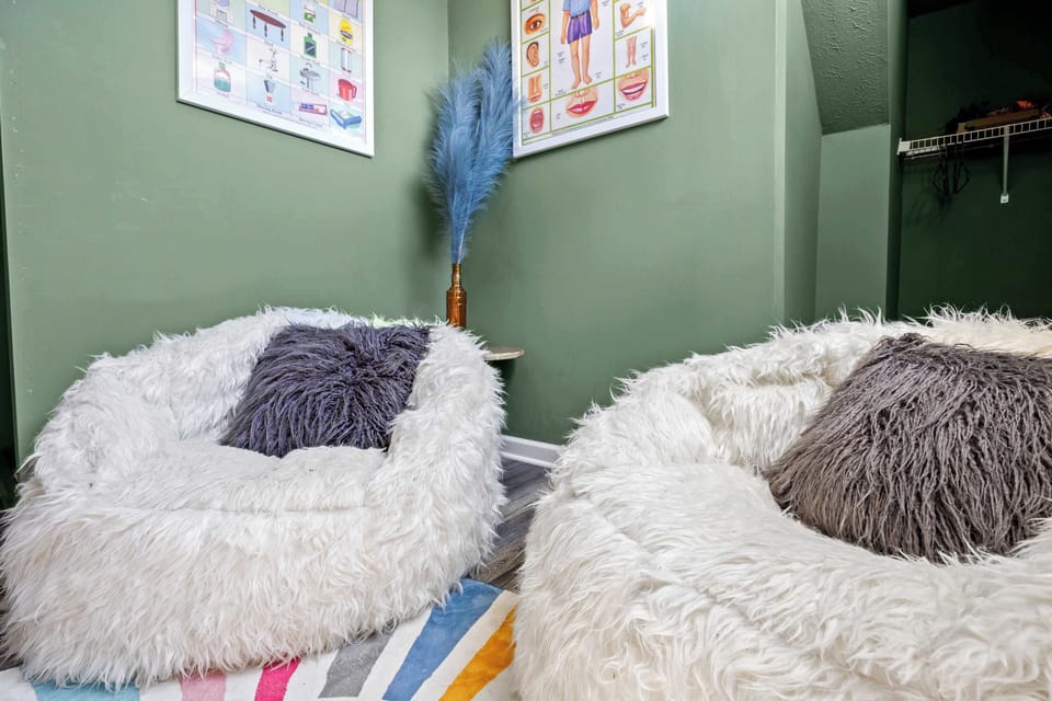 Game Room: Comfy seating for moments of relaxation and sweet conversation!