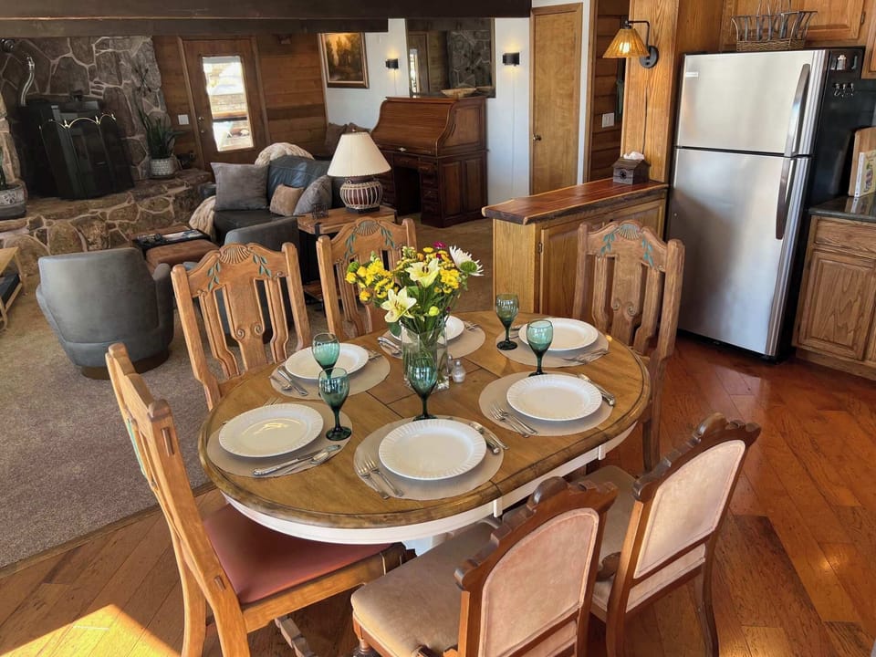 Dining for 6 at table and an additional 2 at kitchen bar