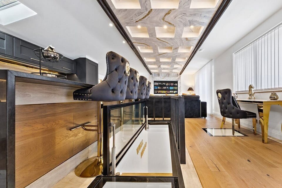 A spacious and inviting area that blends comfort and style