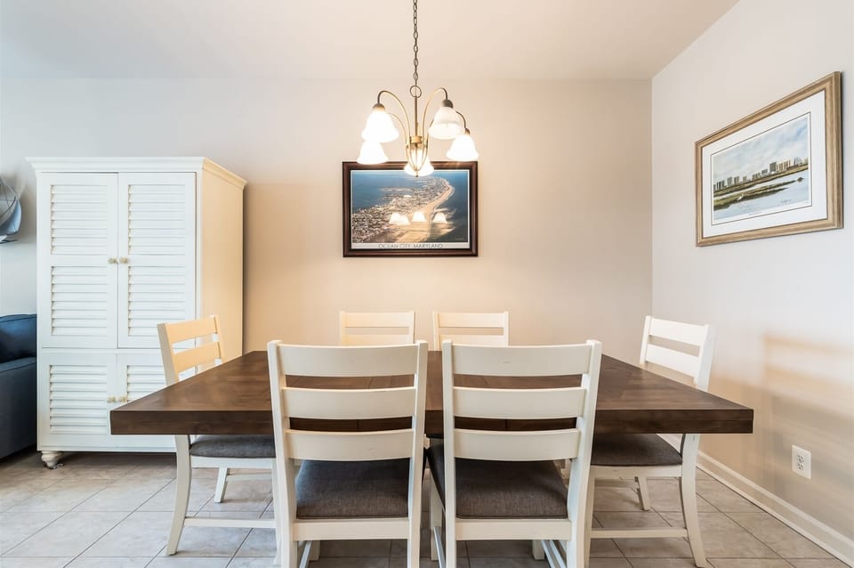 Sunset Island 3 Fountain Drive West Formal Dining