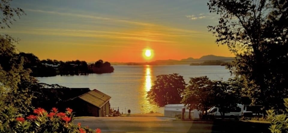 Nature, Outdoors, Scenery, Landscape, Shelter