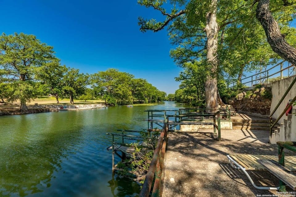 River Oaks River Area - Guest Area (2)