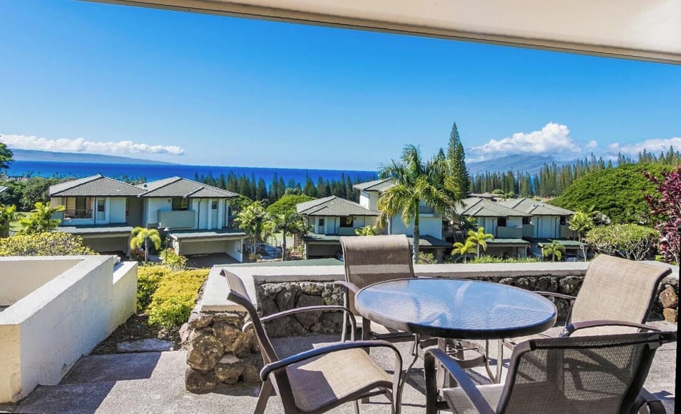 Enjoy your morning coffee or evening aperitif with stunning views of the ocean