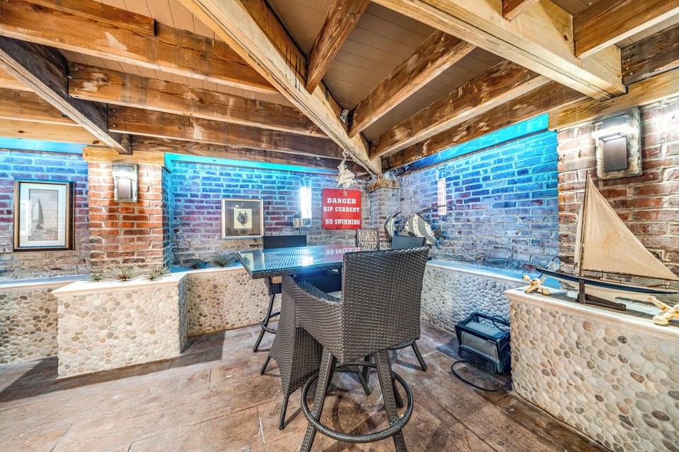 Small dining area for two
