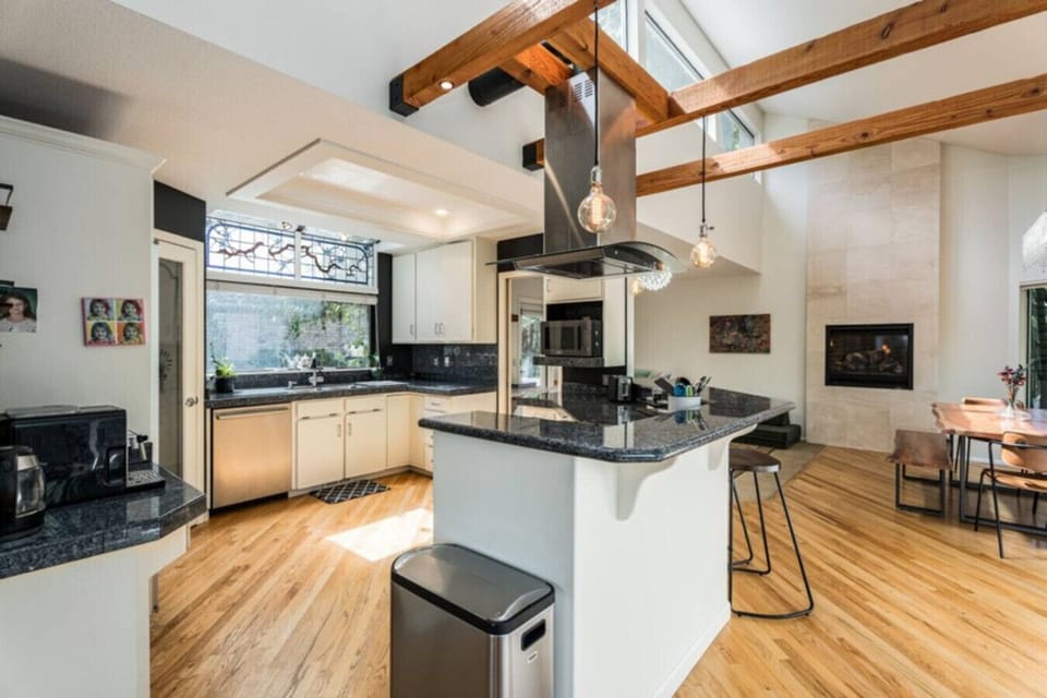 Kitchen (Mid Level)