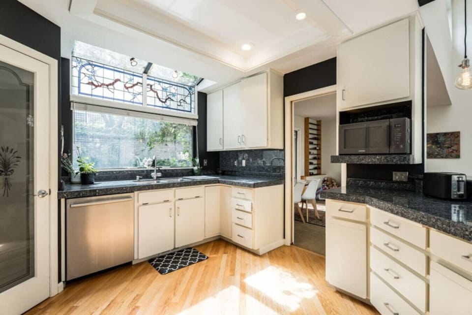 Kitchen (Mid Level)