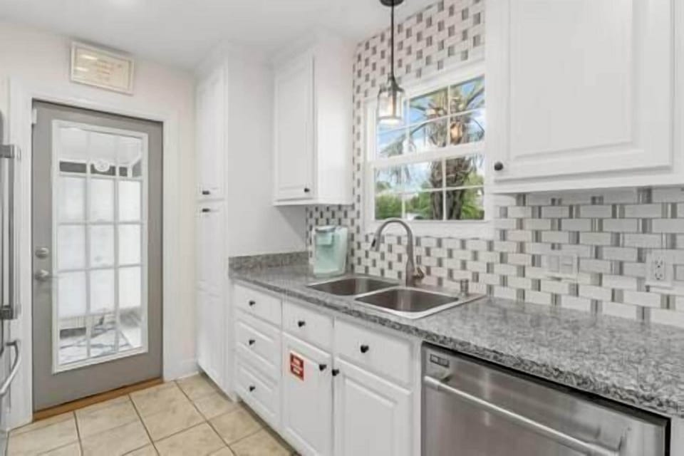 Fully Equipped Kitchen 2