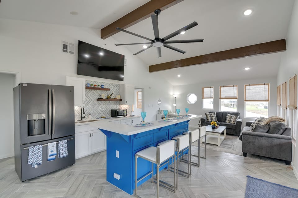 Kitchen | Flat-Screen TV w/ Cable | Cooking Basics | Drip Coffee Maker