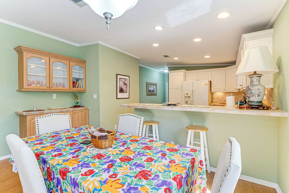 Dining Area | Dishware/Flatware