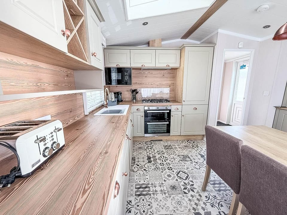 Equipped with all of the essential appliances, you can easily cater to your party's needs for a memorable family holiday.