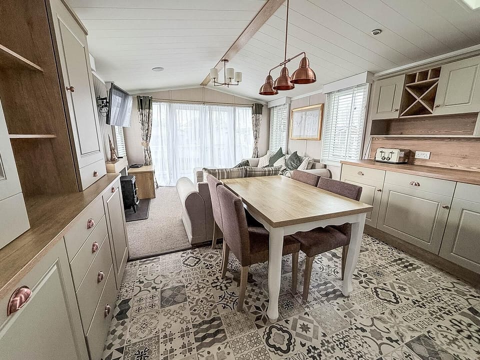 Equipped with all of the essential appliances, you can easily cater to your party's needs for a memorable family holiday.