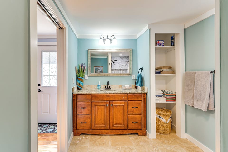 En-Suite Bathroom | Towels Provided