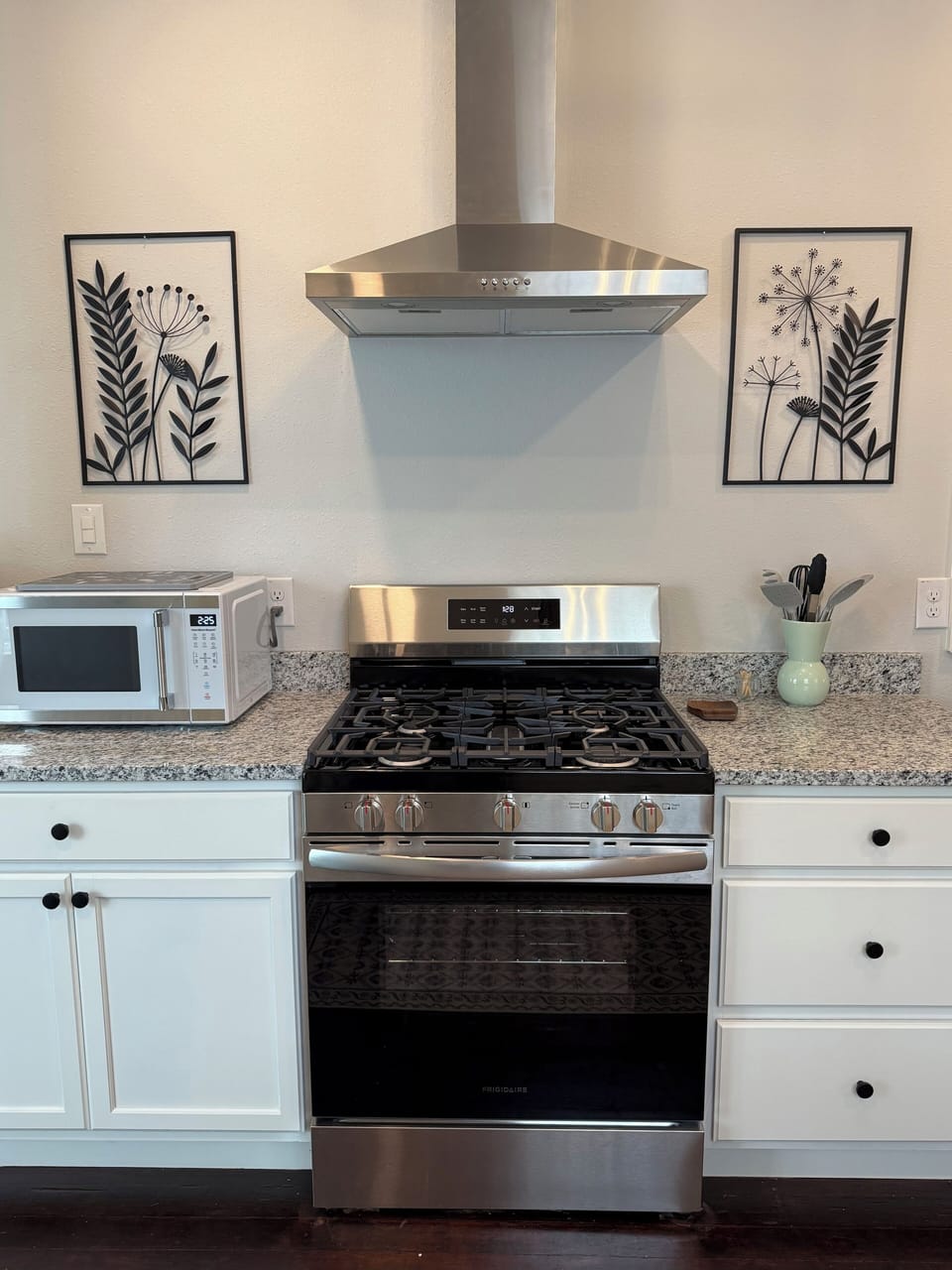 Gas cooktop with electric oven