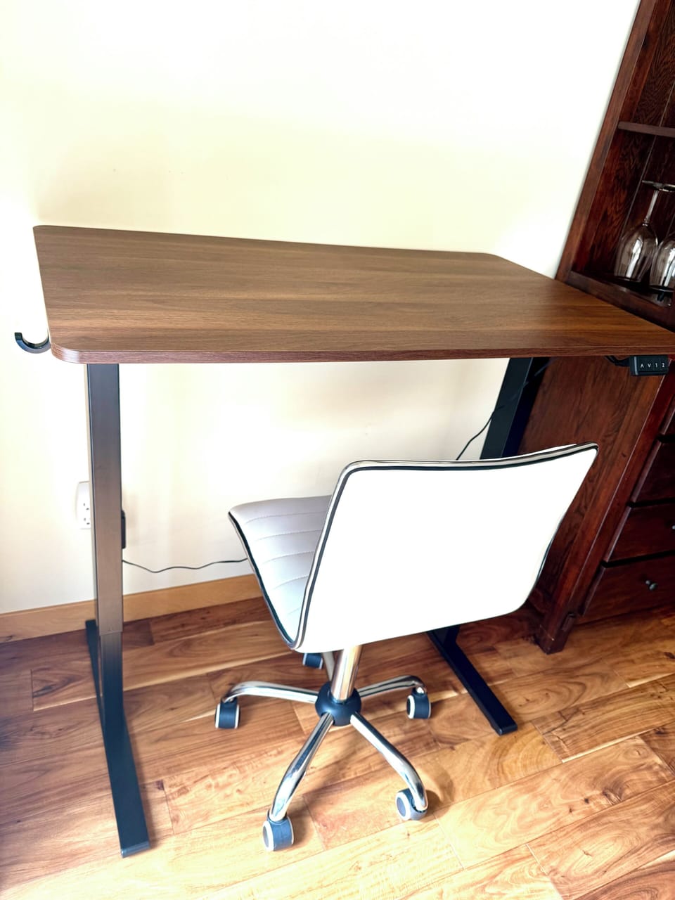 Comfy Workstation: Height Adjustable desk by pushing a button. Adjustable Chair