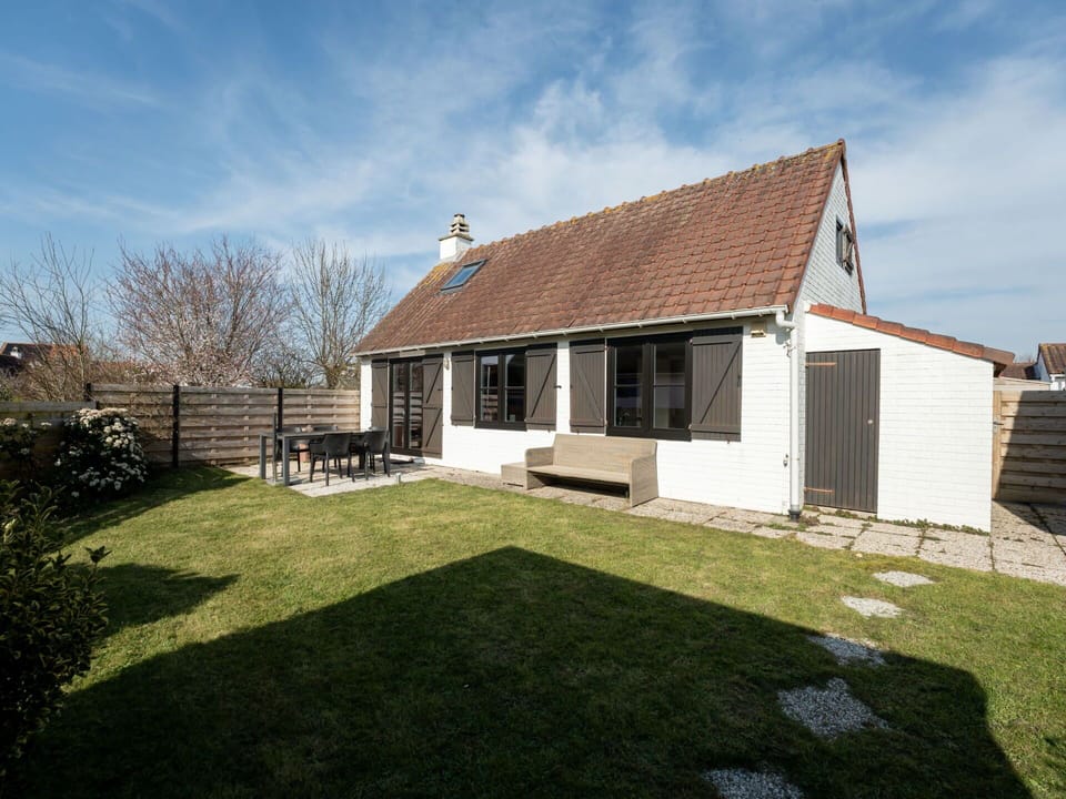 Building, Roof, House, Home, Cottage, Residential Area, Architecture, Door, Siding, Farmhouse