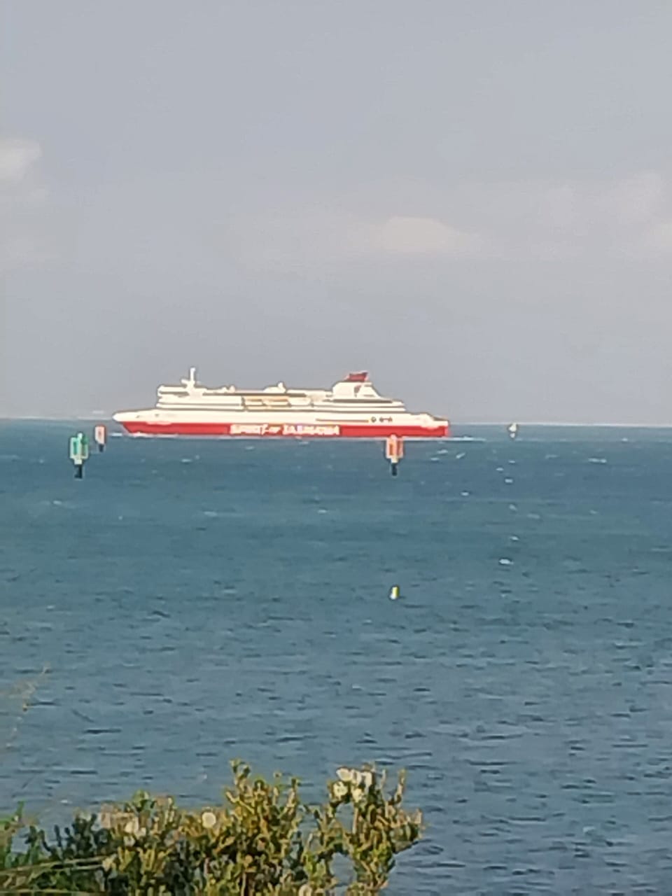 8-10 minutes to the Tasmania Quay
