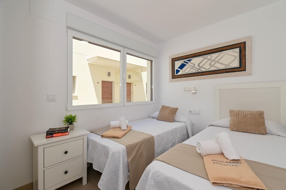 Bedroom with two single beds