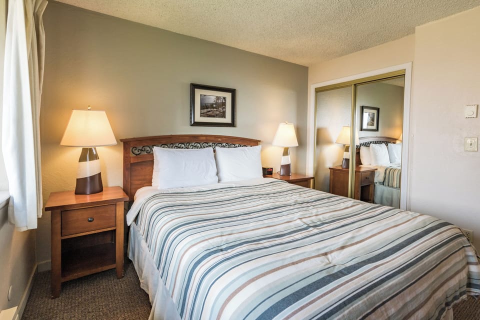 Unit with 1 Queen size bed