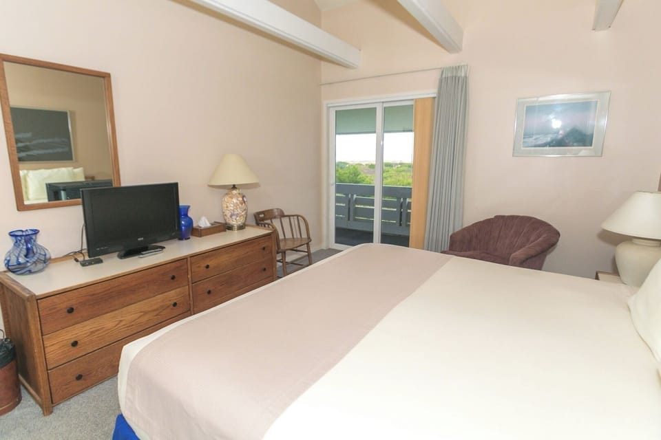 Wake refreshed and step out toward fresh air views.