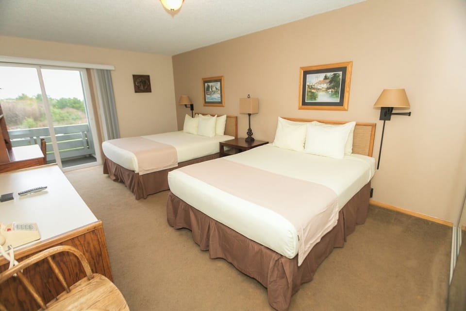 2 Queen beds
