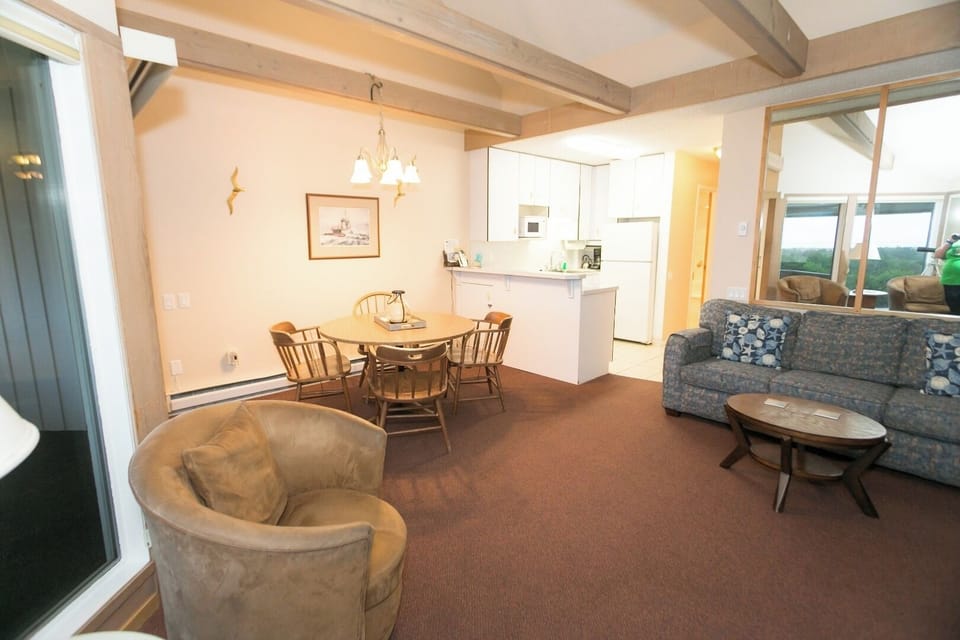 Gather together in the open-plan lounge, dine, and relax.
