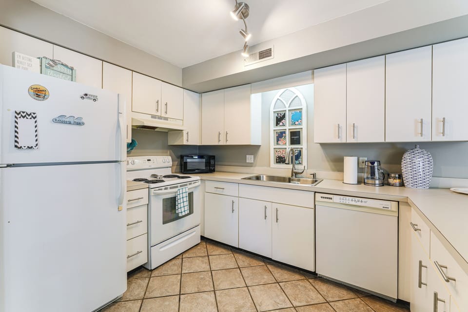 Kitchen | Drip Coffee Maker | Dishwasher | Blender