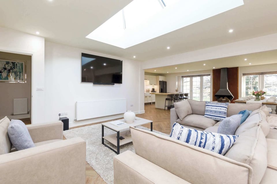 There is ample seating in the lounge for your whole group.