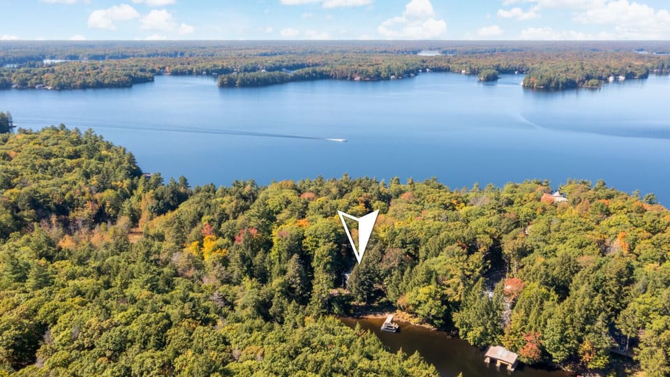 Perfectly positioned for a family vacation, this property location has something for everyone, its just a 10-minute drive from Bala and a scenic bike ride to Torrance.