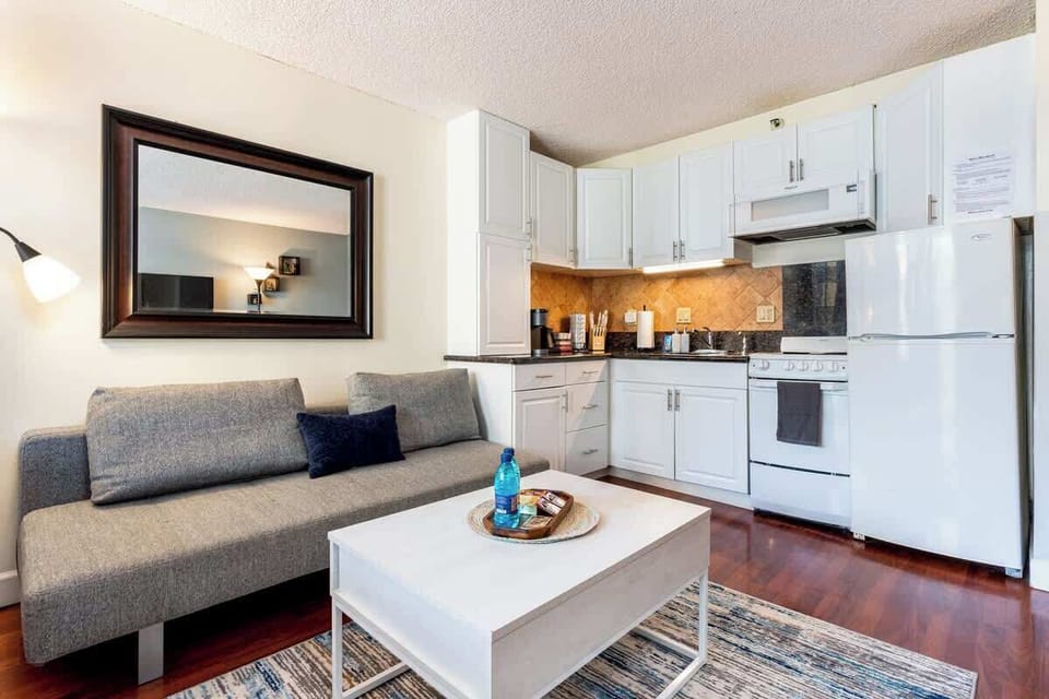Fully stocked kitchen for your enjoyment.