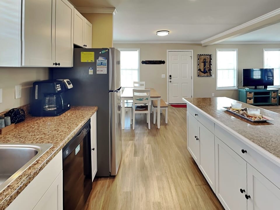 Full Size Kitchen