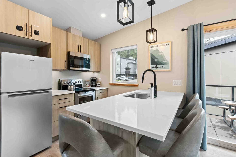 Kitchen Island-4 bar stools (no dining table)