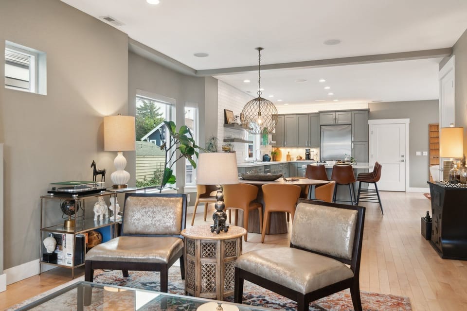 Dining Room, Dining Table, Furniture, Indoors, Room