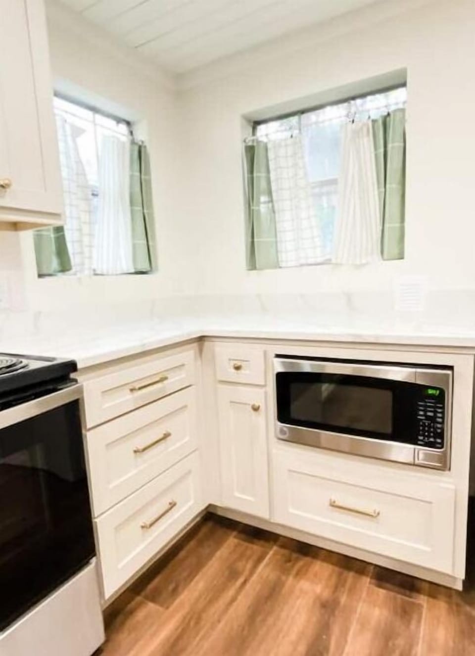 Fully equipped & stocked kitchen