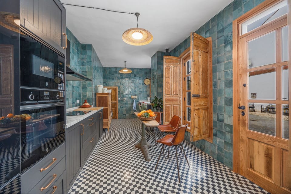 The fabulous contemporary kitchen has everything that you could possibly need