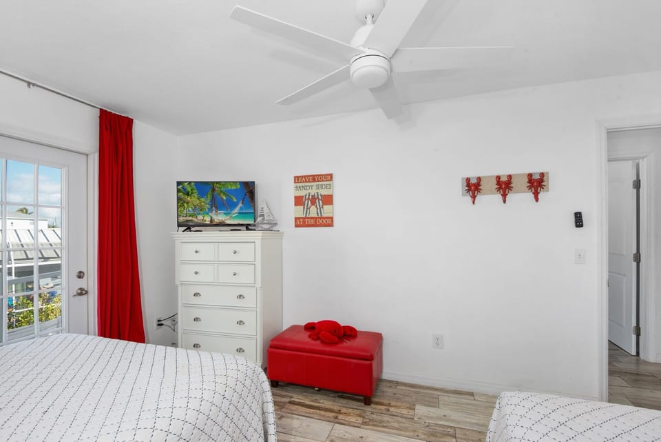 Guest bedroom